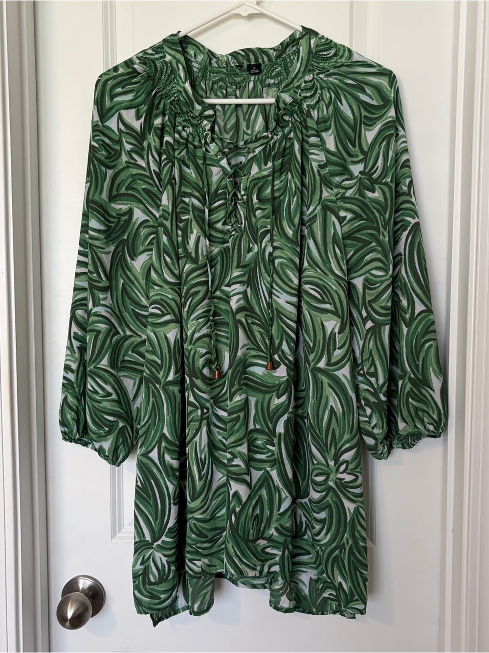 Green Leaf Print Peasant Tunic
Size 1X